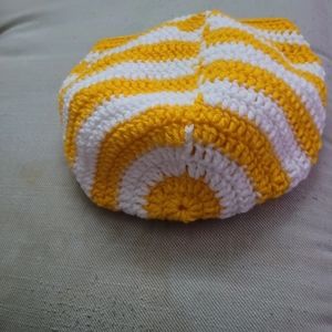 Home make hat the size is M and the color is yellow